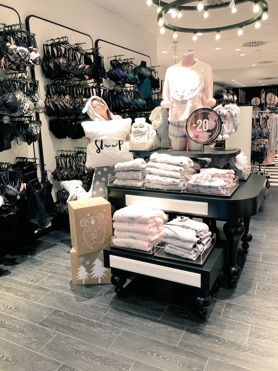 Let’s get #cozy in <a href="/Hunkemoller/">Hunkemöller</a> #hkmvm #hkmfun <a href="/BlythmanMarina/">Marina</a> <a href="/cantor_monica/">Mónica Cantor</a> <a href="/TRamosDesi/">Desiree Trascastro R</a> <a href="/Trainer_HKMSP/">HKM_Trainer SP</a>