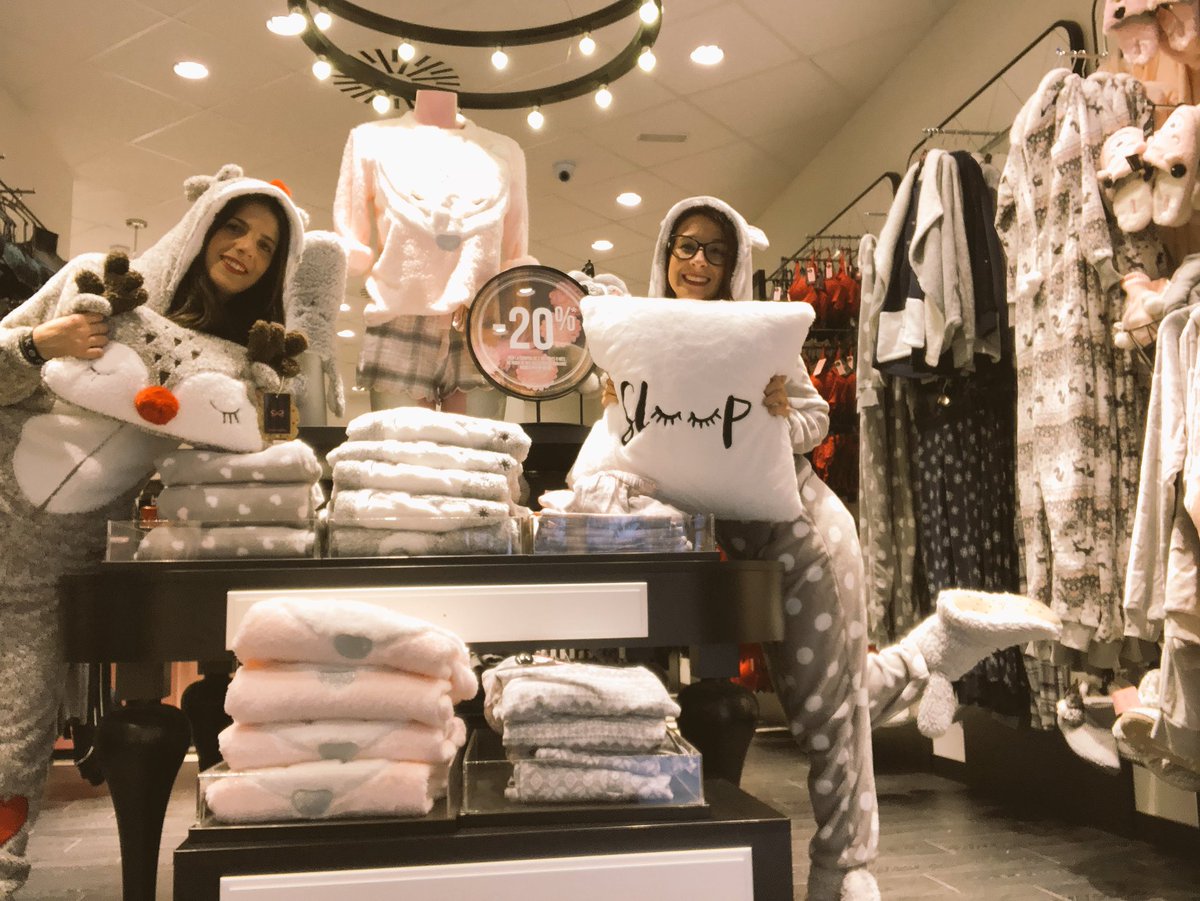 LiviaGonzalo's tweet photo. Let’s get #cozy in @Hunkemoller #hkmvm #hkmfun @BlythmanMarina @cantor_monica @TRamosDesi @Trainer_HKMSP https://t.co/m11PHxcoqt