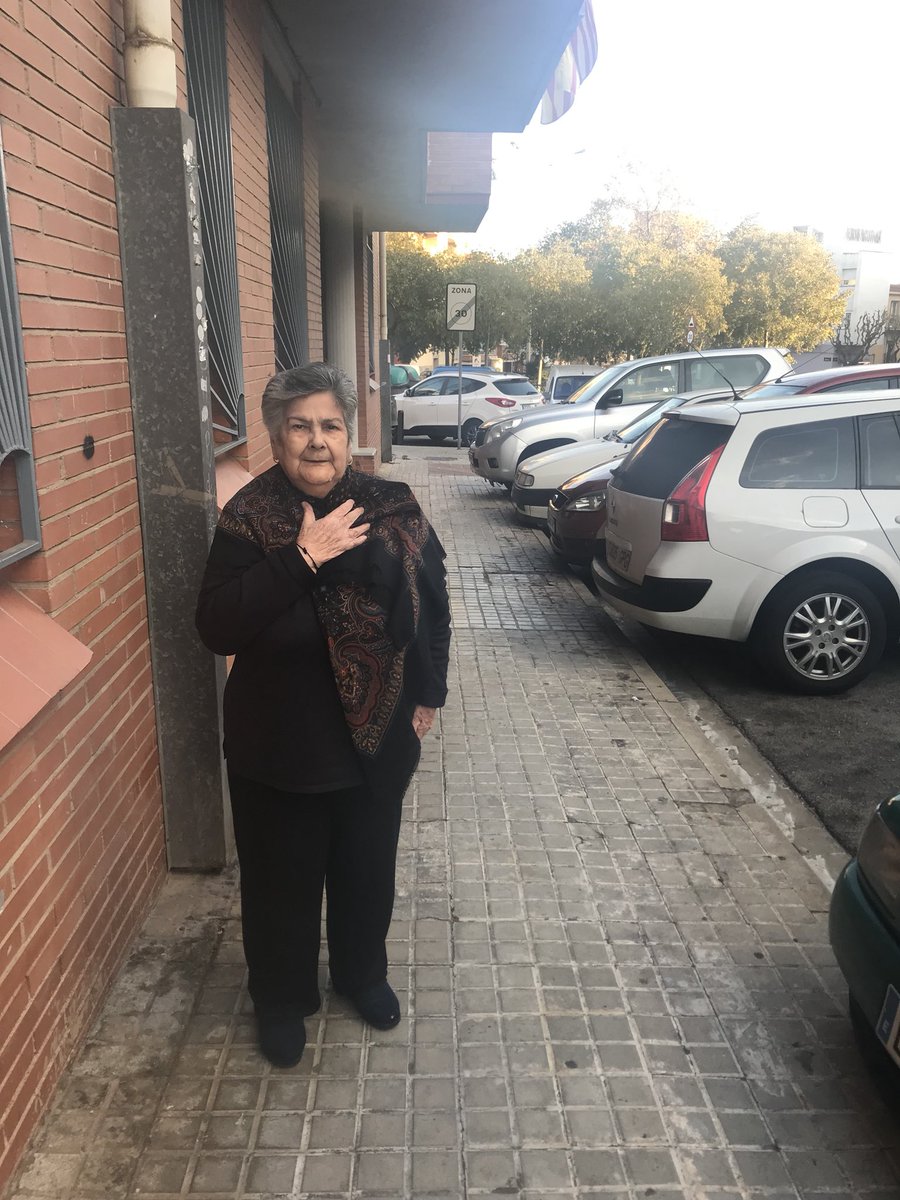 VeroFisio75's tweet photo. Después de 3 semanas de hospitalización y 3 semanas con el servicio HDI, María cumple su objetivo, volver a la calle #teamHDI @JoanaMartinez83 @DrMqAgMas @gamez_vera https://t.co/m5Y2O88tN5