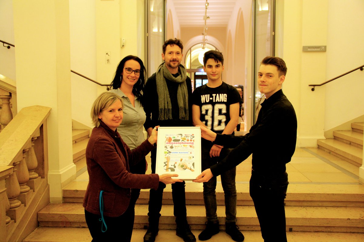 Wir sind #PREISTRÄGER ! Das #museum für Kunst und Gewerbe #Hamburg zeichnet die Stübi- #Barista als Hamburgs innovativste Nachwuchskantine aus! Nu sind wir elendig stolz und freuen uns auf neue Gäste! stuebi-barista.weebly.com #foodrevolution #mkghamburg #gewinner #rupiregeltdas