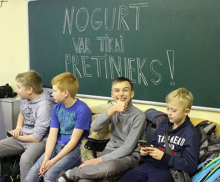 r69vsk's tweet photo. Šodien sākās galda hokeja turnīrs! To uzsāka 3.-6.klašu skolēni. https://t.co/6hXAr6cUBy https://t.co/sEZLJnRUFB