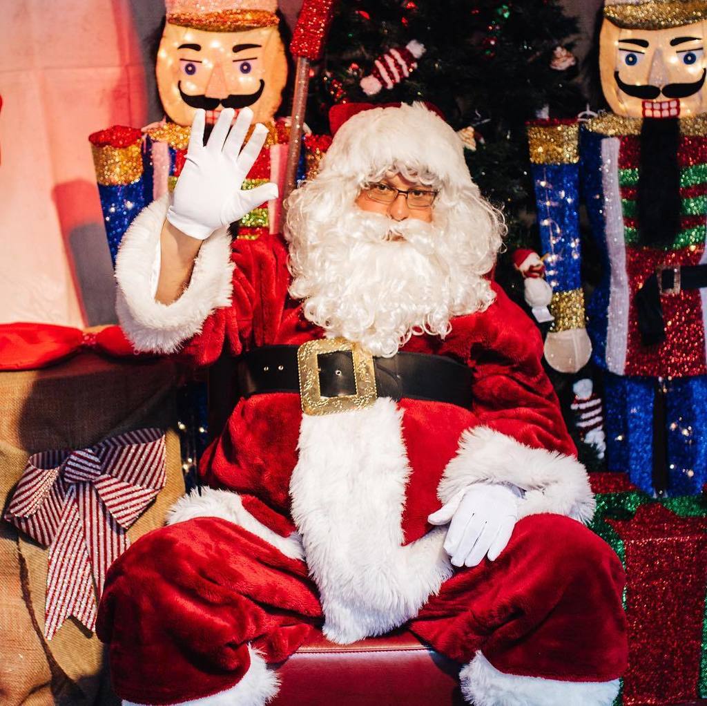 iyaletown's tweet photo. Ho ho ho! Meet the big man himself this Saturday at the North Pole (behind the Yaletown Canada Line Station). Santa Claus will be carefully listening to your holiday wishes from 12pm to 3pm. #Candytown2017 | Photo: @brit_gill https://t.co/CXjbO3GtNR https://t.co/NBMknd6ANc