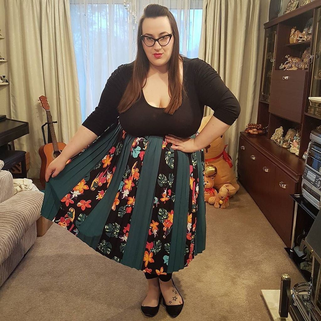 boo_brown's tweet photo. This skirt work's just as well now it's cold as it did in the summer.
#plussizeblogger #plussizefashion #psblogger #psfashion #fatshion #effyourbeautystandards #plussize #loveyourbodies #loveyourcurves #bodypositive #plussizestyle #ThisIsPlus #plus_isam… https://t.co/LwCQ6eKBmY https://t.co/q98murj89x