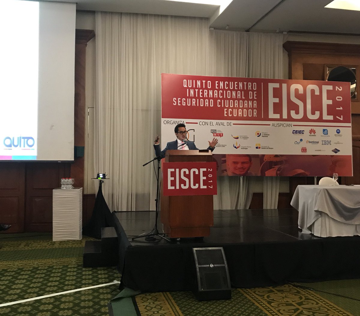 EISCE_ec's tweet photo. David Espín, Director en gestión de seguridad de la secretaria general de seguridad y gobernabilidad del DMDQ. Tema: prevención del delito a través del diseño del medio. #EISCE2017ِ https://t.co/kjOGIX3oIR