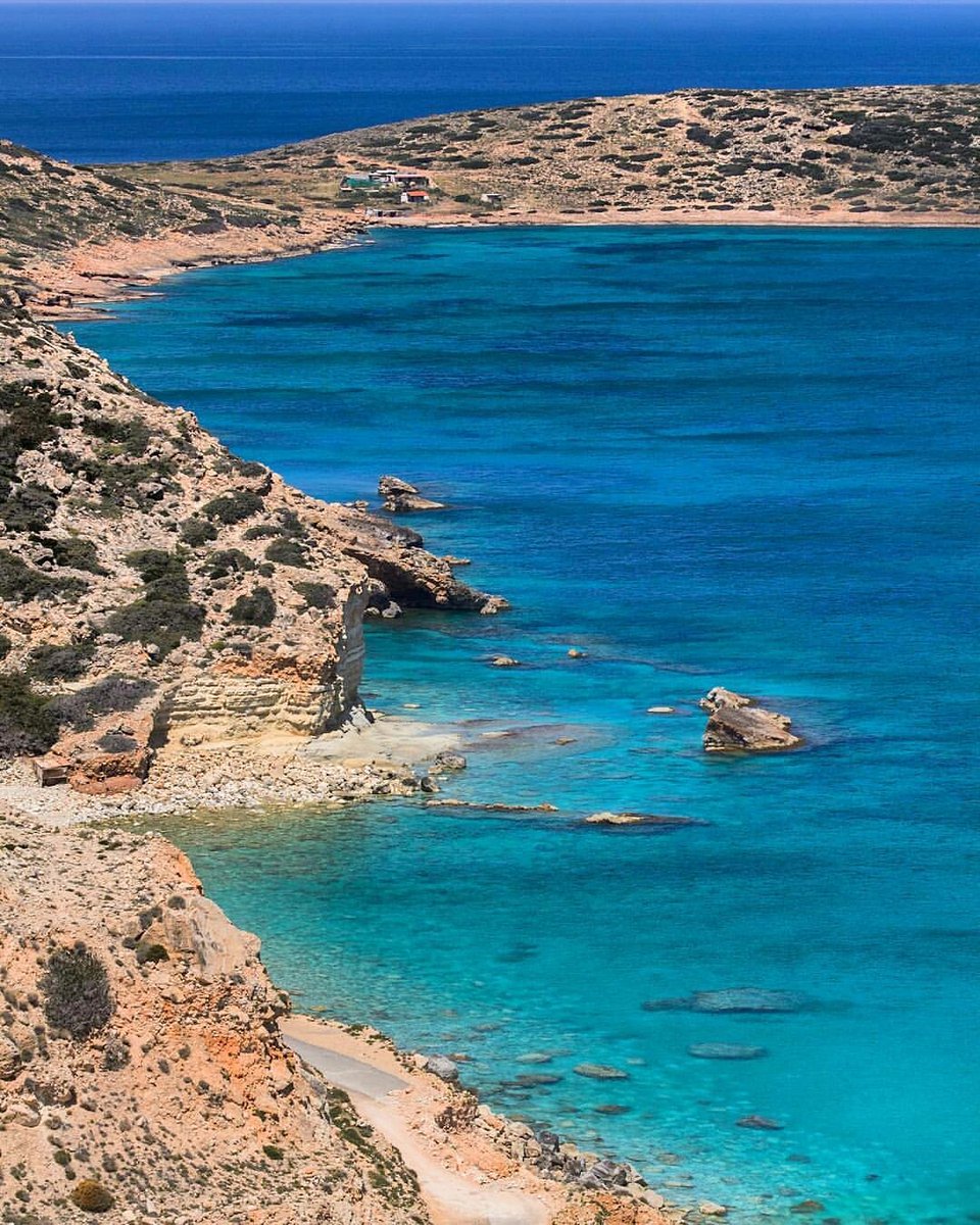 West edge of Crete💙
Photo by IG@reise_zikaden😊 #greece #crete #island #blue #sea #beautiful #colors #colorfull #traveling #breathtaking #likeit #view #landscape #autumn #amazing #nature #photographer #explore #discover 
Please like and share❤