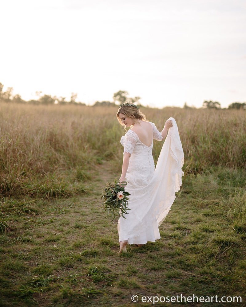 exposetheheart's tweet photo. Meredith looking stunning in her wedding gown. 👰🏻 .
.
.
.
.
#sanantonioweddingphotographer #sanantoniophotographer #exposetheheart #sanantonioweddings #sanantoniowedding #bohobride #bohowedding #theknot #elopement #loveauthentic #thatsdarling #destin… https://t.co/rJkjn3aRAs https://t.co/XNCfiTVTkn