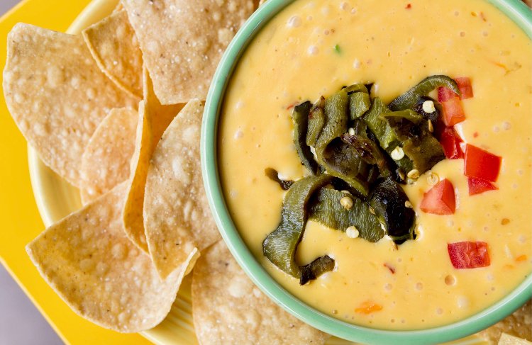 OnlyAtTeKila's tweet photo. Our new Queso Dip @ the Sherman Oaks location will make you thankful for seconds! https://t.co/1afijfjYFF