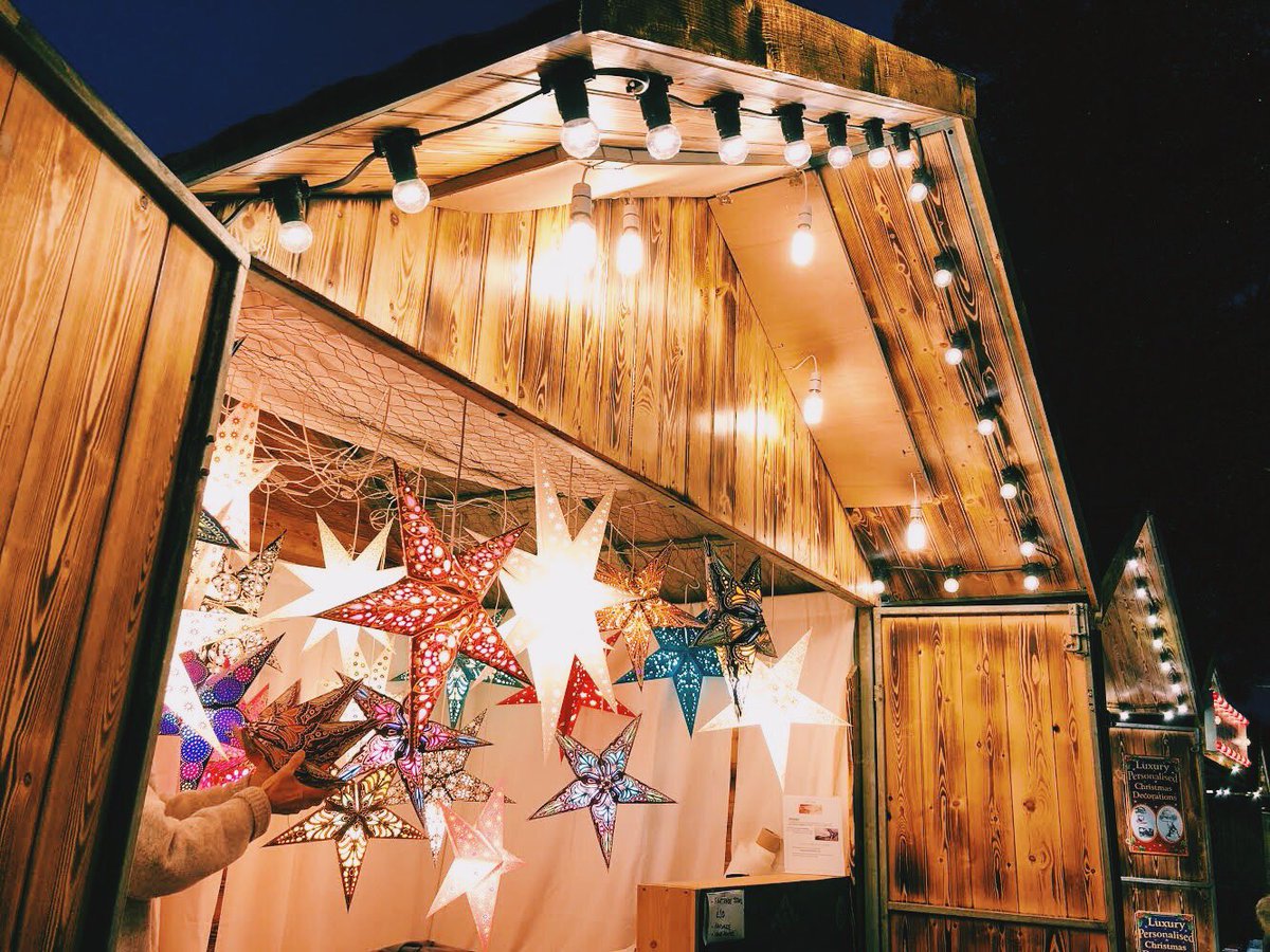 LinhHa0301's tweet photo. It's this time of the year again #Christmas #spirit https://t.co/JWI3ilkPky