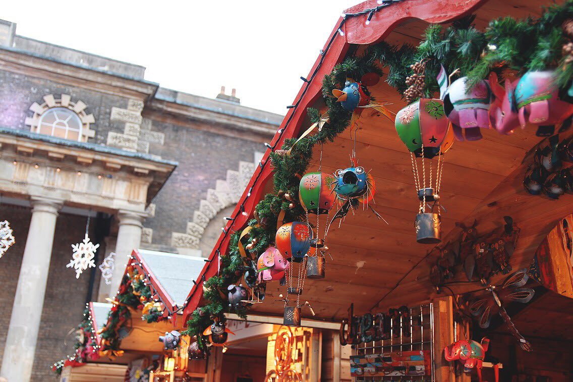 LinhHa0301's tweet photo. It's this time of the year again #Christmas #spirit https://t.co/JWI3ilkPky