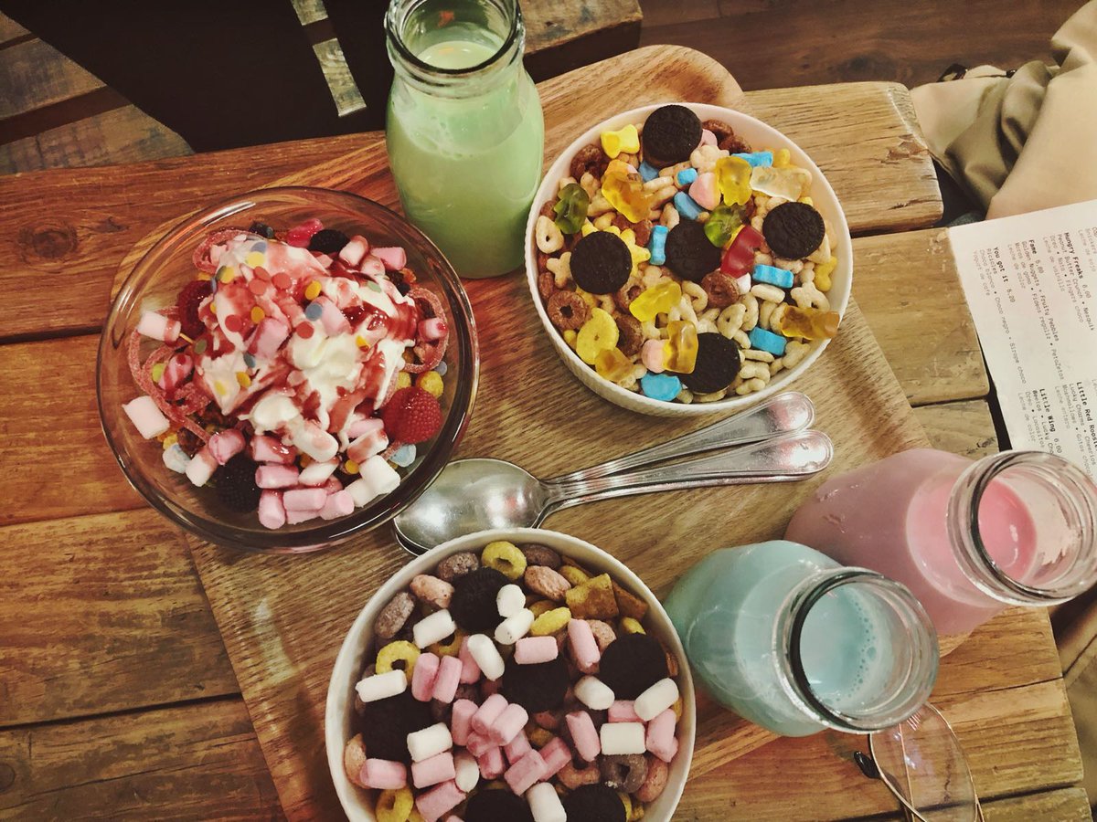 chooseyourplan's tweet photo. Qué pinta!!!! ElFlako, podéis ir a desayunar, comer, merendar o merendar. Tienen todo tipo de cereales y un monton de toppings para ponerle al bol.

Lo ponéis encontrar en  Carrer del General Álvarez de Castro 5. #Barcelona #food #foodie #foodporn #love #lovefood https://t.co/Ck5BZzsD9E