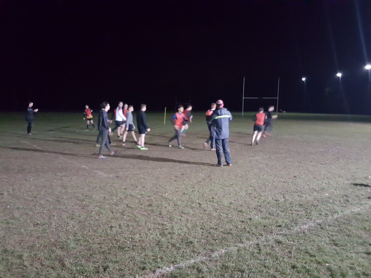 Billericaybees's tweet image. Coaching the coaches evening with @SarriesRugbyDev Lewis Soanes. 
#developingcoaches
#developingtheplayer
#cards