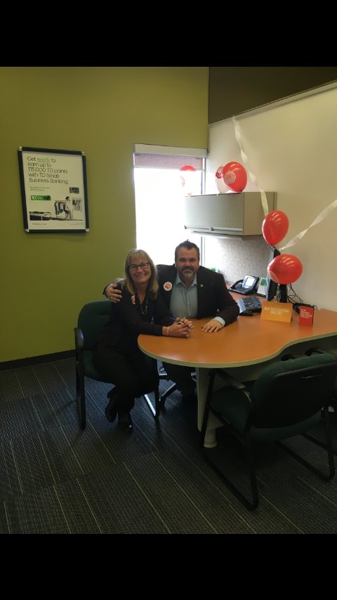 LisaMilley_TD's tweet photo. TD in Sutton donating to #UnitedWay #GivingBack #samuw #UWSimcoeMuskoka @KarenYoussef_TD https://t.co/62MwSKHZiA