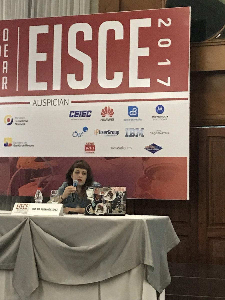 EISCE_ec's tweet photo. PHD Maria Fernanda López de @uartesec Hablando de El arte urbano como agente de cambio ciudadano y dispositivo político en contexto social. #EISCE2017ِ https://t.co/k021jhmfDA