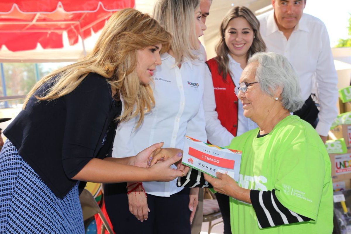 ClaudiaPavlovic's tweet photo. Entregamos 99 #CuartosRosa para beneficio de 317 familias y nos comprometemos a otorgar más, así como acciones de vivienda, impermeabilizantes y tinacos, para que puedan mejorar su hogares. https://t.co/9Ub48JFJQG