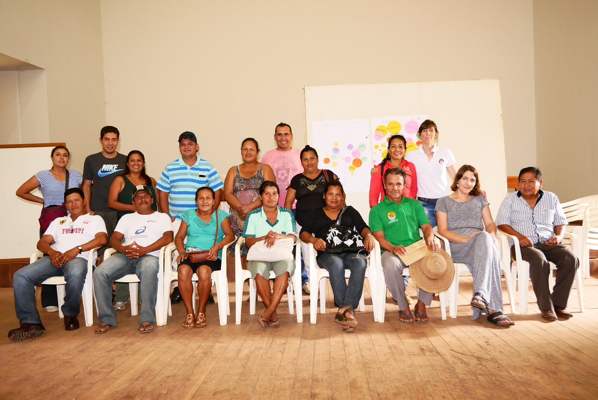 Peces_Vida's tweet photo. Compartiendo risas durante la evaluación participativa del proyecto @pecesparalavida #losescuchamos https://t.co/efrs75pWbp