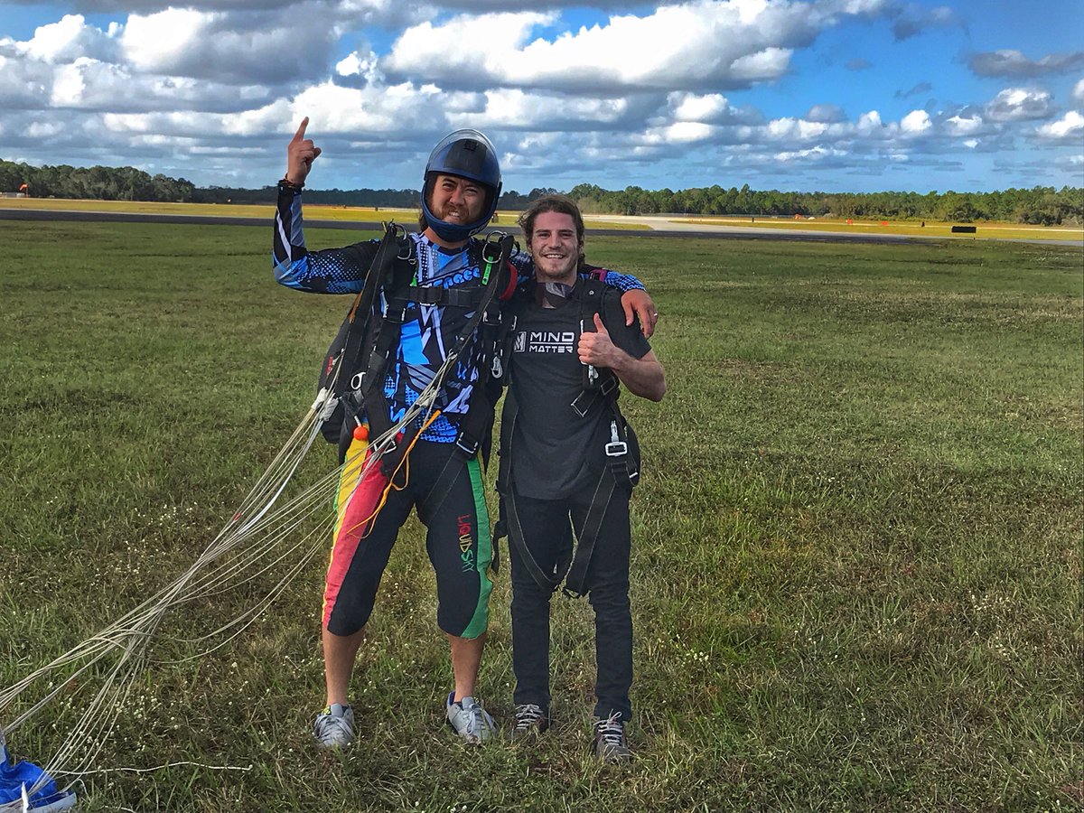 kdogbmx's tweet photo. No better way to end 2 Stroke Week than going out for your first sky dive! Thanks for looking after me @live_like_roner 🙌🏼 and thanks @rocket47s for making it happen.
#livelikeroner
#2strokeweek
# https://t.co/xIQ5MA4ztt