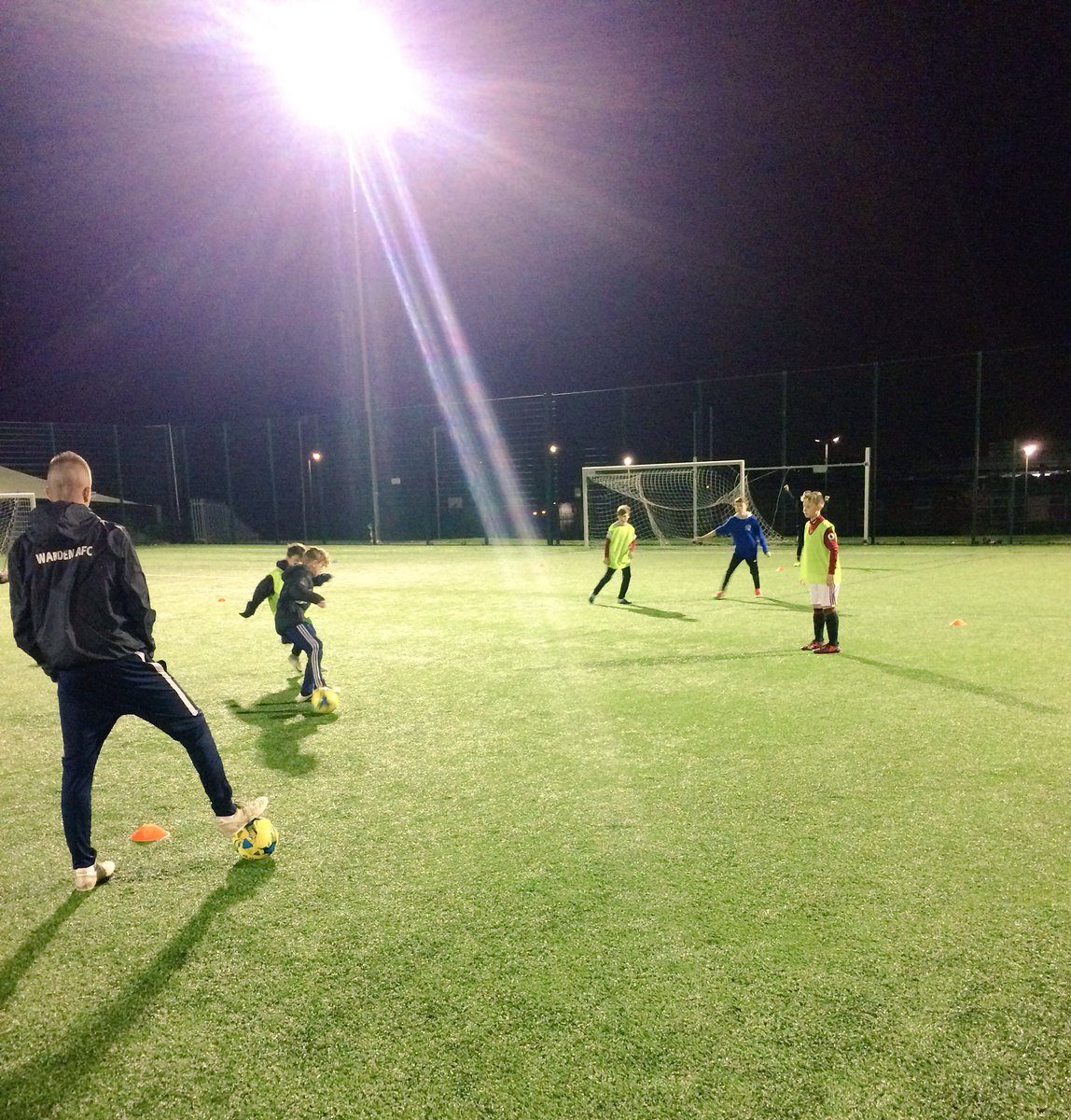 wafc_greens's tweet photo. Moving the ball in confined spaces to get it wide and start attacks tonight. #wardenafc #passandmove #quickfeet #progression #development https://t.co/ivKZIIlKmf