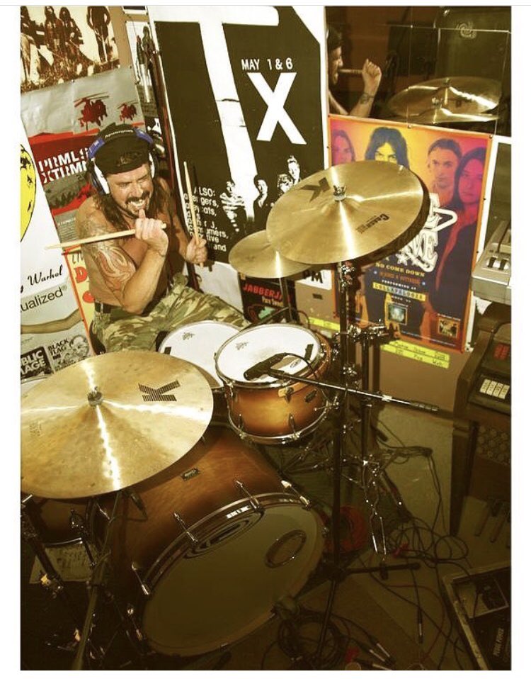 R0bi G0nzalez Selling My Ocdp Kit Sizes Are 9x13 16x18 16x26 Dm If Interested Oh Yeah Dave Grohl Played It During The Jubilee Sessions Drums Davegrohl T Co Xwlaxjn9wb