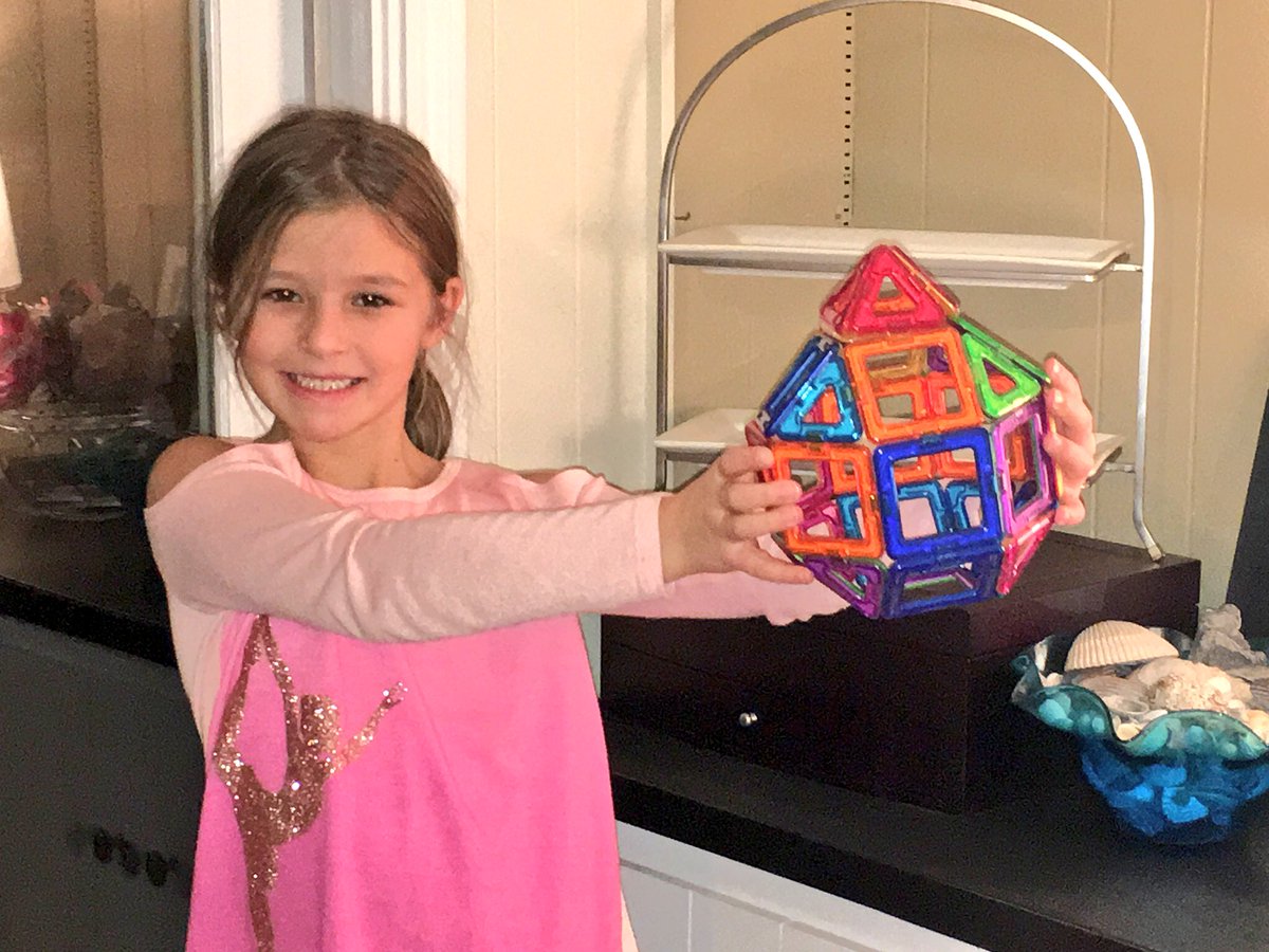 KimKusiciel's tweet photo. Somebody loves their #magformers Thank you @MAGFORMERSLLC for the visit at the @30seconds media booth at @ChiTAGWeek!! #ChiTAG2017 #30Seconds #playeveryday https://t.co/6ZtSAK0Uoh