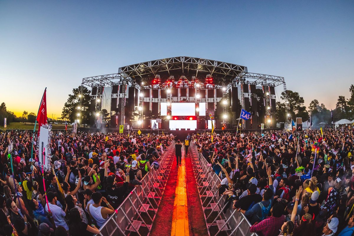 Houston knows how to party 👏🎆🎉 #SomethingWicked