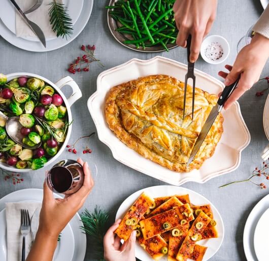 Schiet jij al in de stress wanneer je denkt aan het naderende Kerstdiner? Geen idee wat je moet koken? Met een Kerstbox van <a href="/HelloFreshNL/">HelloFresh NL</a> , <a href="/AHallerhande/">AH Allerhande</a> of <a href="/MarleySpoonNL/">Marley Spoon</a> zet jij gemakkelijk een heerlijk diner op tafel en maak je indruk op je gasten!

voeding-en-fitness.nl/gezond-kerstdi…