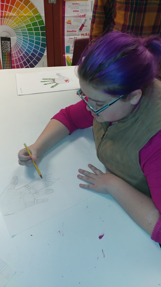 ashley_kendrek's tweet photo. The hand turkey challenge continues in the art room #artorcraft #artisawesome #handturkeys #areart https://t.co/bTL3kJBul6