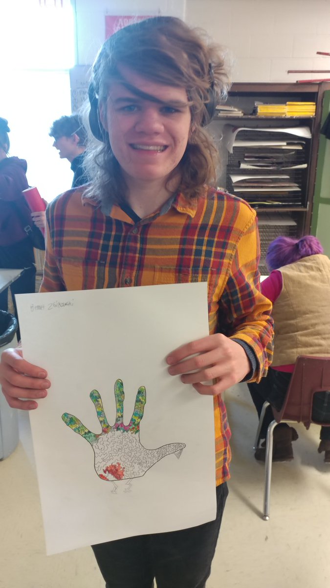 ashley_kendrek's tweet photo. The hand turkey challenge continues in the art room #artorcraft #artisawesome #handturkeys #areart https://t.co/bTL3kJBul6