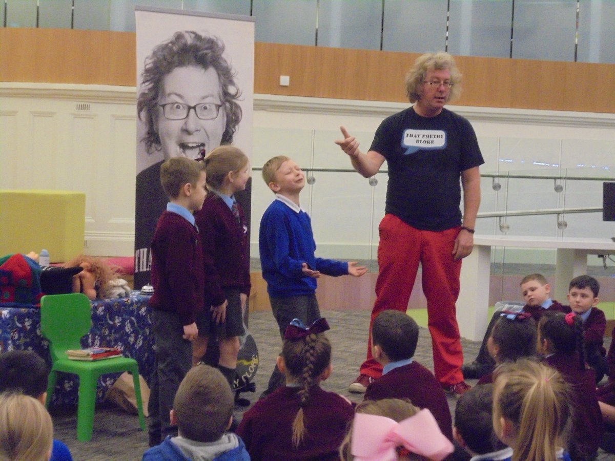 supportflomelly's tweet photo. #Flomelly had a great week getting involved in the children's book week at the central library. Working in pairs writing poems.  👏 Really getting involved.  @Thatpoetrybloke https://t.co/GhjXQY69Pk