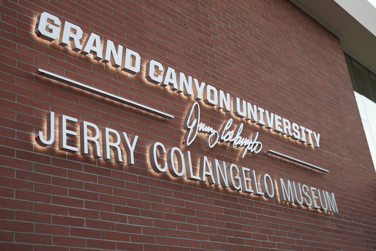 ColangeloMuseum's tweet image. Experience the life and career of a living legend at the Jerry Colangelo Museum. Learn more at gcu.edu/colangelo-coll…