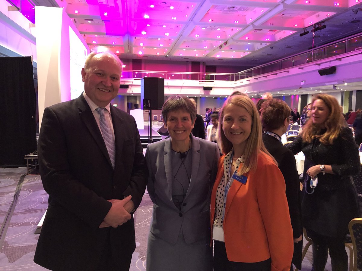 KatyBourne's tweet photo. Great closing speech from @metpoliceuk Commissioner with @CCGilesYork perfect ending to a fantastic conference. Well done 👏👏 to @swipinsussex17 team for brilliant organisation & sell-out event #SWiP17 @sussex_police https://t.co/xMTyhr7RyT