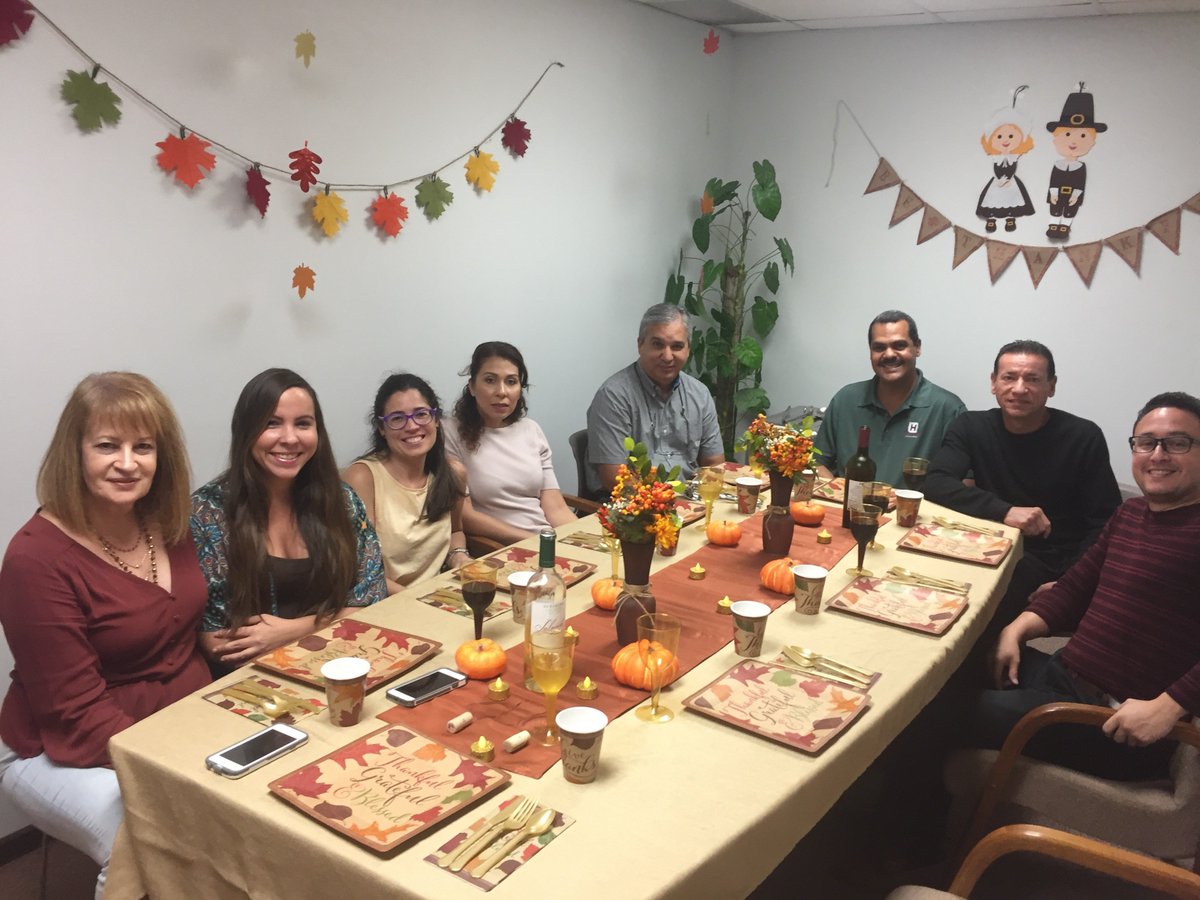 MHollandLATAM's tweet photo. ¡Nuestras oficinas en los Estados Unidos y Puerto Rico servirán a la comunidad después de una comida de Acción de Gracias! Ayudaremos a las personas en Puerto Rico con las necesidades después de los recientes desastres naturales. ¡Estamos agradecidos por todos nuestros Mployees! https://t.co/mPaXUlLkhJ