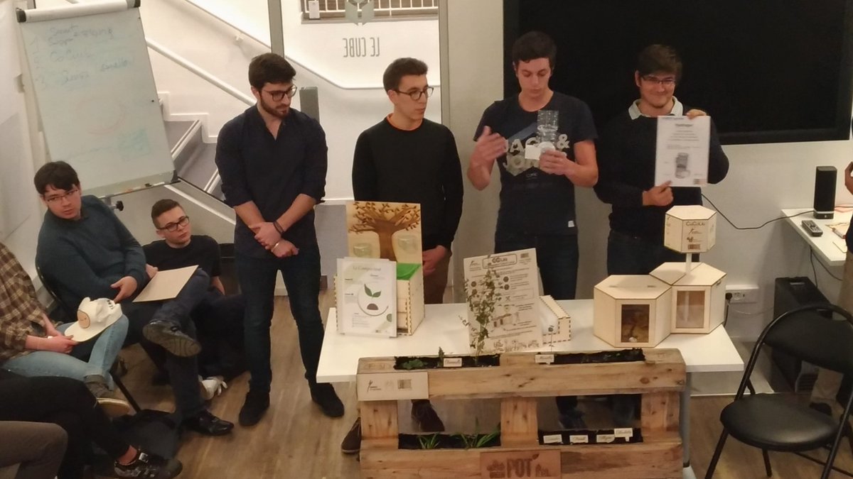 JessicaAwini's tweet photo. Pitch récupérer l'eau de pluie et transformer en énergie @UniversiteCergy #MoisESS17 https://t.co/dh1YZL0aaW