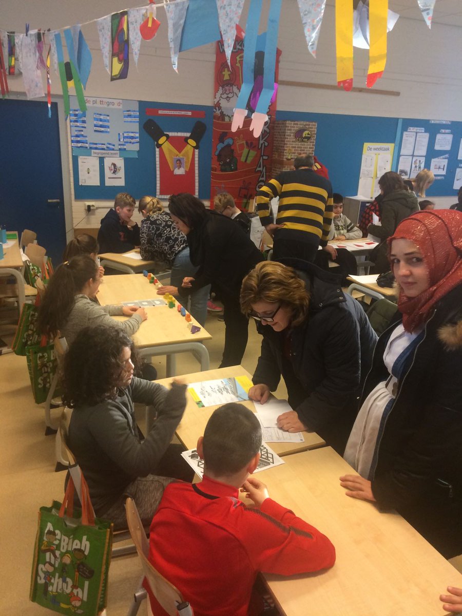 PJ_Ateliers's tweet photo. De kinderen van het Rekenatelier lieten de ouders zien wat ze bij het thema Bouwen hebben geleerd en gedaan.@PausJoannes https://t.co/eAVLSlonkY