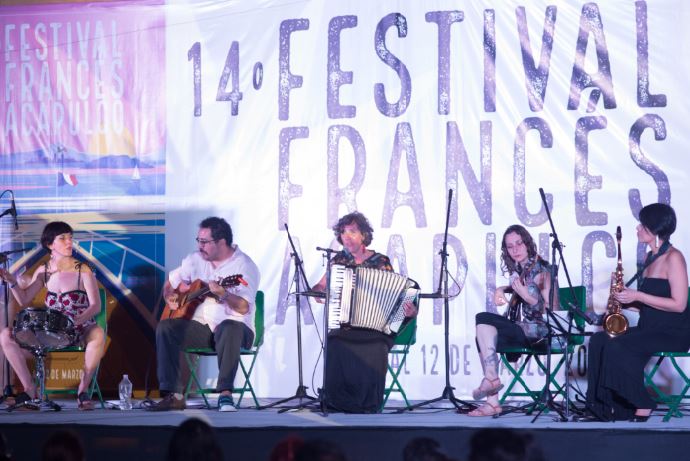 FestivalFrances's tweet photo. Hoy es #DiadelaMusica y mandamos una felicitación especial a los artistas que nos han acompañado durante los 14 años del Festival. Estén pendientes para ver quién estará en el #15FF https://t.co/vD5LDboz7g