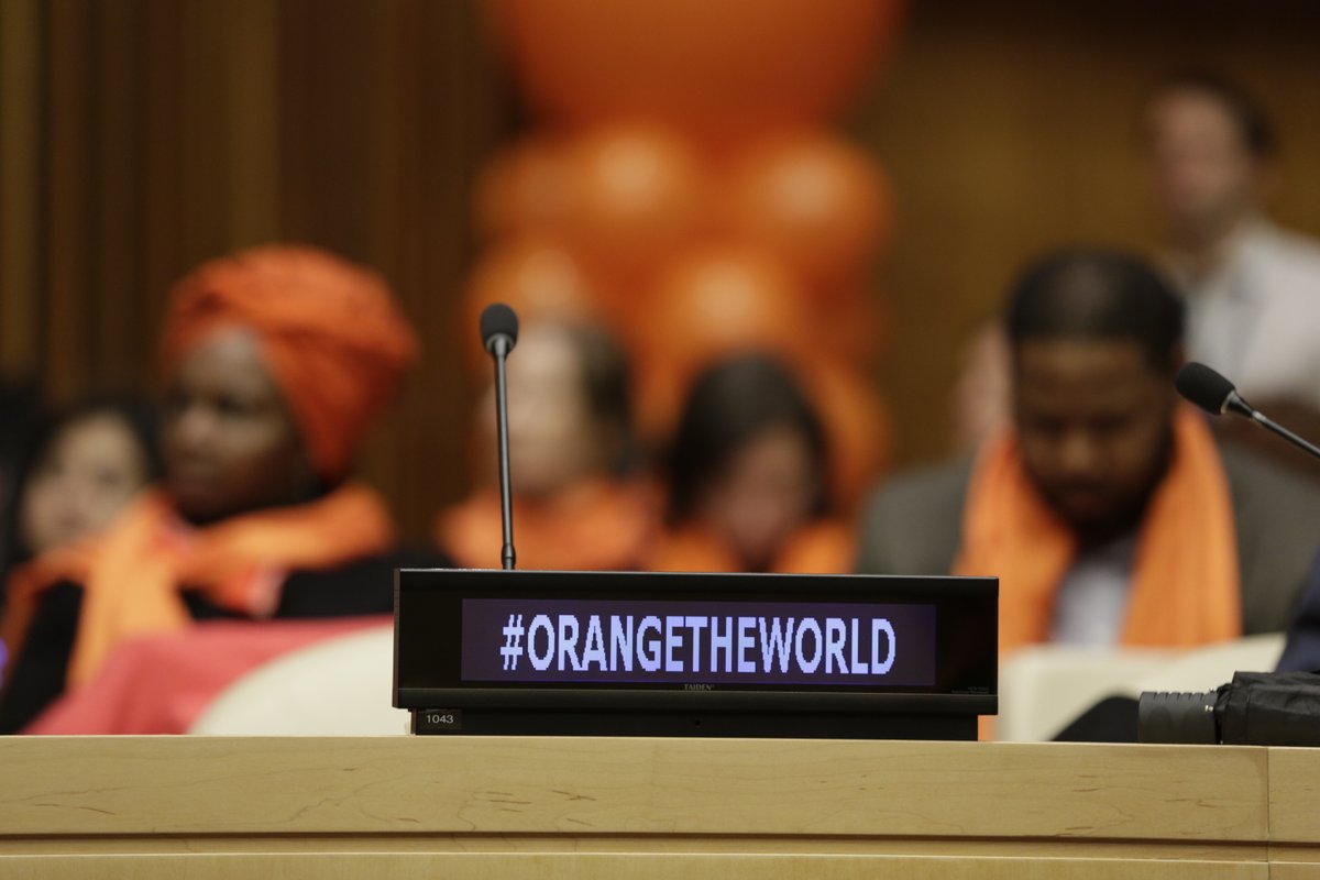 ONUFemmes's tweet photo. «Je veux souligner l'importance de laisser les femmes être qui elles veulent être. Je veux que l'on passe du jugement sur la façon dont les femmes s'habillent à l'assurance que les hommes ne se déshabillent pas sans y avoir été invités.»- @phumzileunwomen #orangetheworld #16jours https://t.co/4GkQTMg5YC