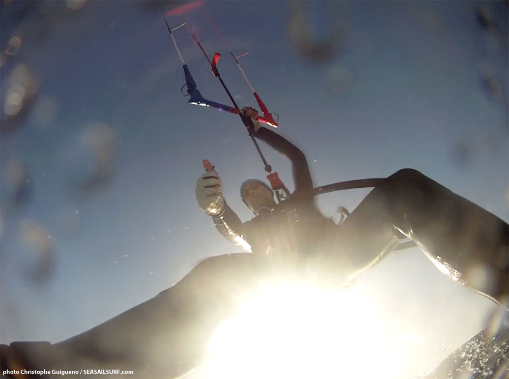 ChGuigueno's tweet photo. Session #Kitesurf à #FortBloqué en #Ploemeur avant le coup de vent : soleil, 20-25 nœuds de sud, Log 9m2 et nouvelle barre @takoonkites synaps. https://t.co/41toKx7Q2F