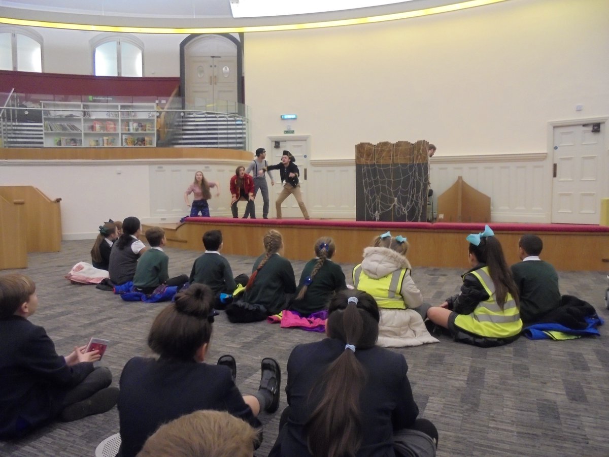 supportflomelly's tweet photo. #flomelly giving our children a chance to be inspired to read more👏 central library #childrensbookweek https://t.co/S7OJjOC0e5