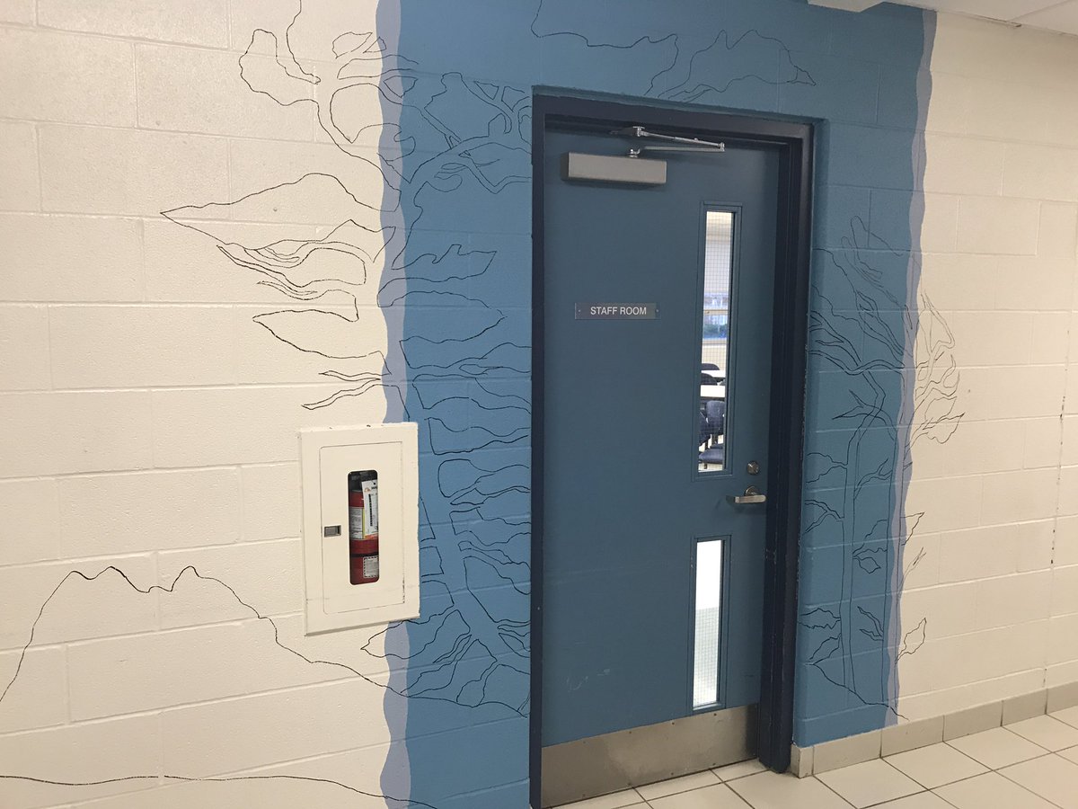 RTMSVisualArts's tweet image. RTMS Arts Council is at it again! 3 doors complete...4 doors in progress! #peelVart #pdsbCreativity @arts_pdsb @rtmsriptide