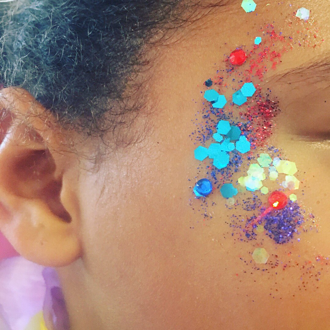 NikkitaPDesigns's tweet photo. We’ve just had a booking for our second glitter party! This time we’re going all out with our own bespoke glitter booth! Watch this space to see more! #glitter #party #kidsparty #hireme #christmas #wedding #glitterbooth https://t.co/wCb3v1RrFE
