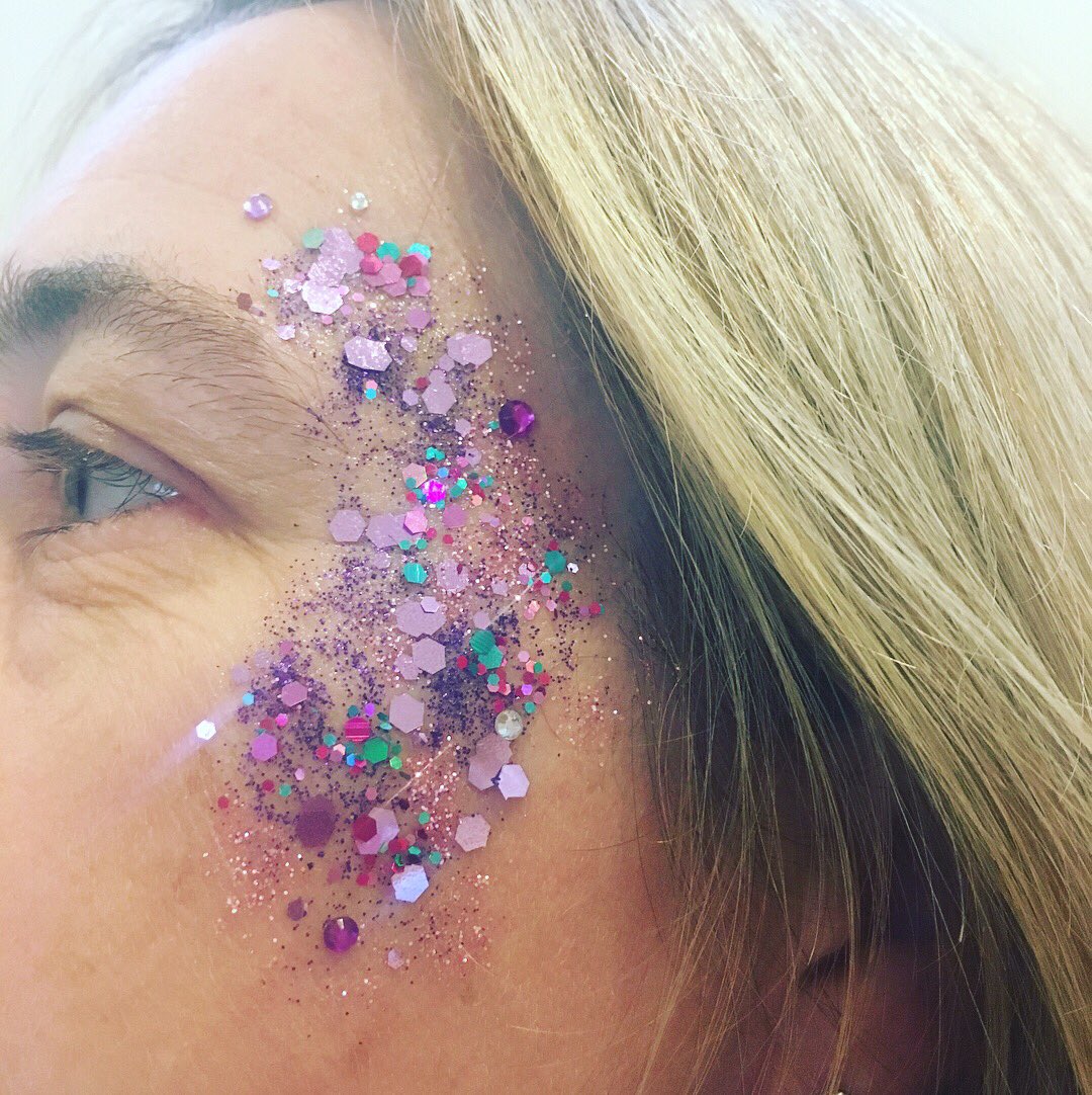 NikkitaPDesigns's tweet photo. We’ve just had a booking for our second glitter party! This time we’re going all out with our own bespoke glitter booth! Watch this space to see more! #glitter #party #kidsparty #hireme #christmas #wedding #glitterbooth https://t.co/wCb3v1RrFE