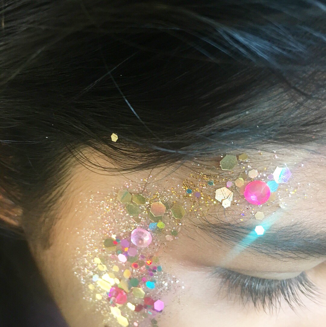 NikkitaPDesigns's tweet photo. We’ve just had a booking for our second glitter party! This time we’re going all out with our own bespoke glitter booth! Watch this space to see more! #glitter #party #kidsparty #hireme #christmas #wedding #glitterbooth https://t.co/wCb3v1RrFE
