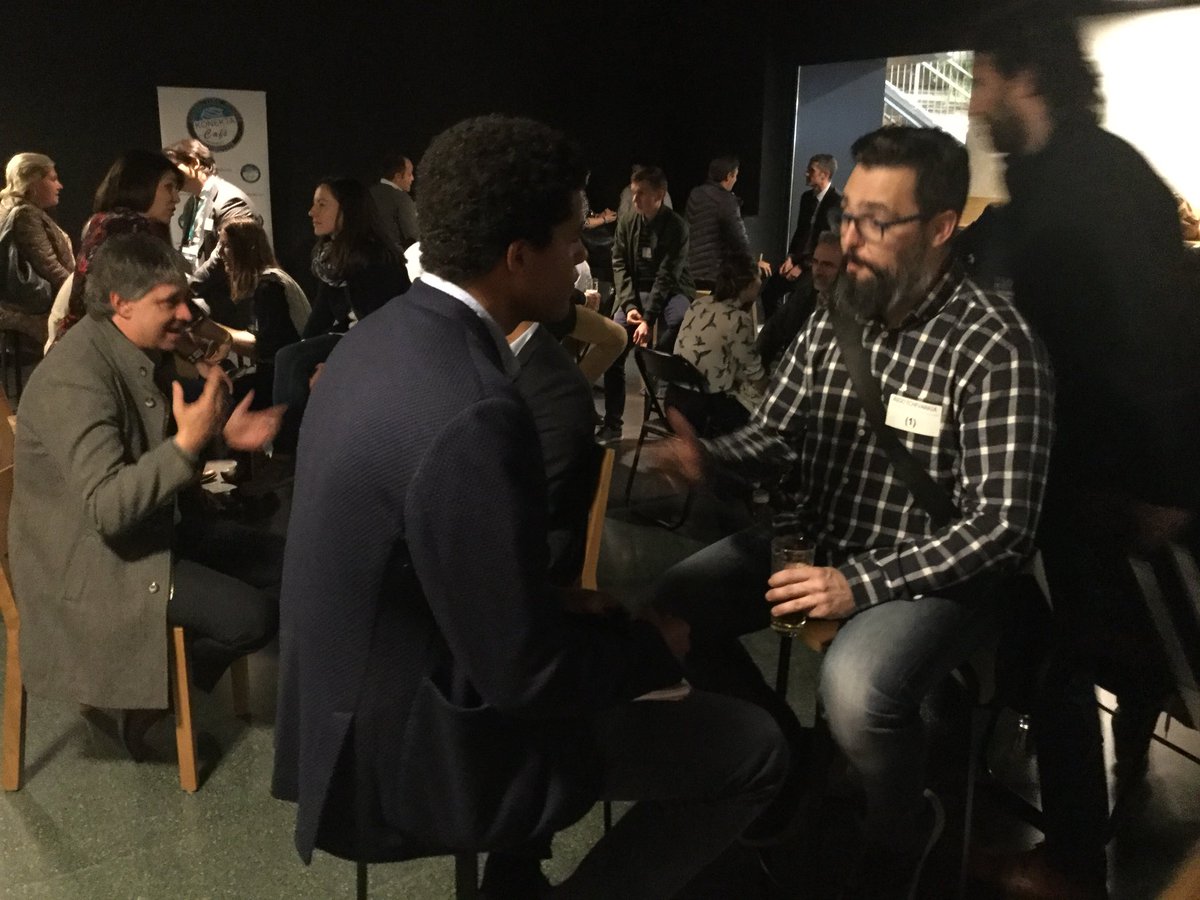 antxon's tweet photo. Y luego dicen que en Gipuzkoa no somos de hacer networking... Si es del bueno, como en #KonektaCafe está claro que no es así https://t.co/3l2AyHACKt