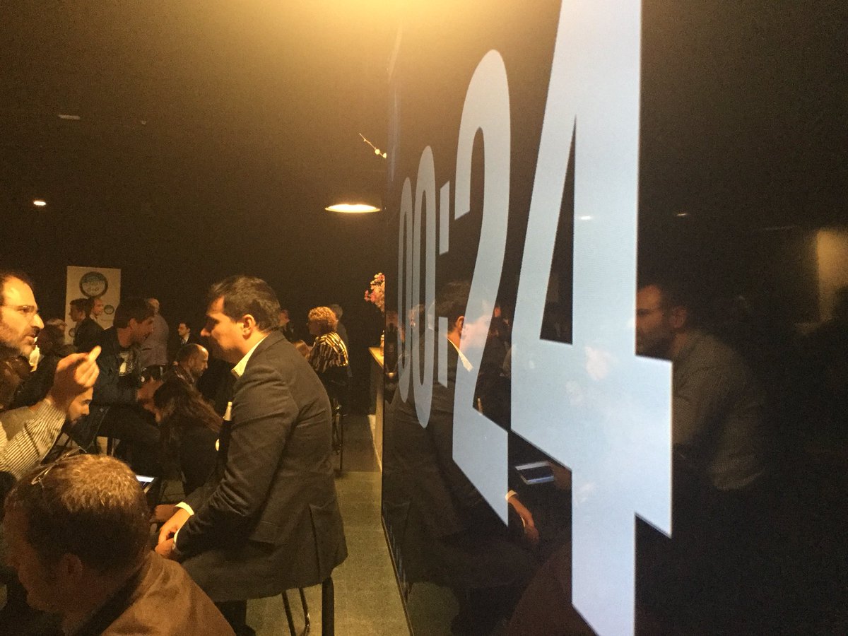 antxon's tweet photo. Y luego dicen que en Gipuzkoa no somos de hacer networking... Si es del bueno, como en #KonektaCafe está claro que no es así https://t.co/3l2AyHACKt