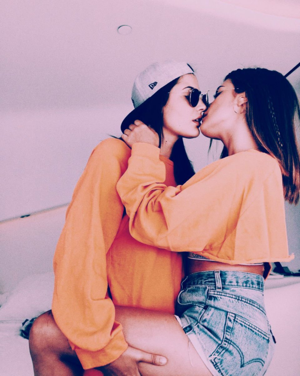 ♡ 5 things that will always describe us and remind me of you forever ♡
• "My precious."
• "You're my skinny love."
• "Quero que vejas no espelho o que eu vejo quando olho para ti."
• "Não imagino a minha vida sem ti."
• freetexthost.com/afvpm0plxr

I'm truly in love with you.