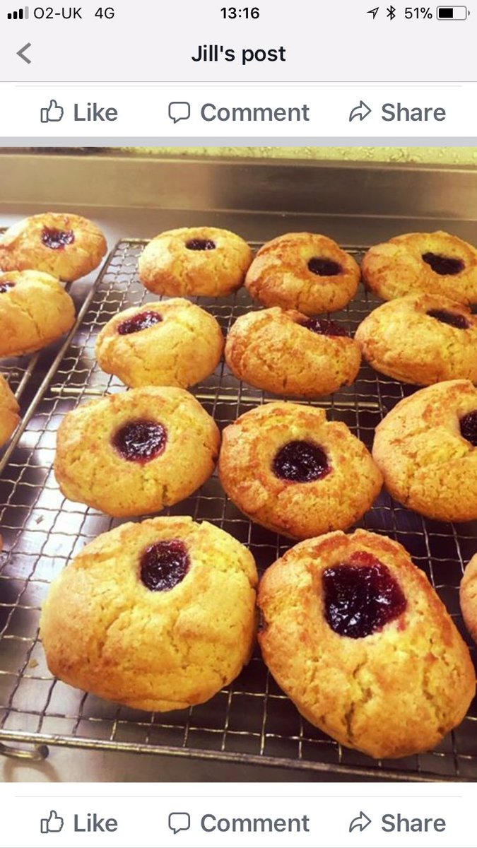 BVPSCatering's tweet photo. Old school dessert #raspberrybuns https://t.co/oVshLVPyr6