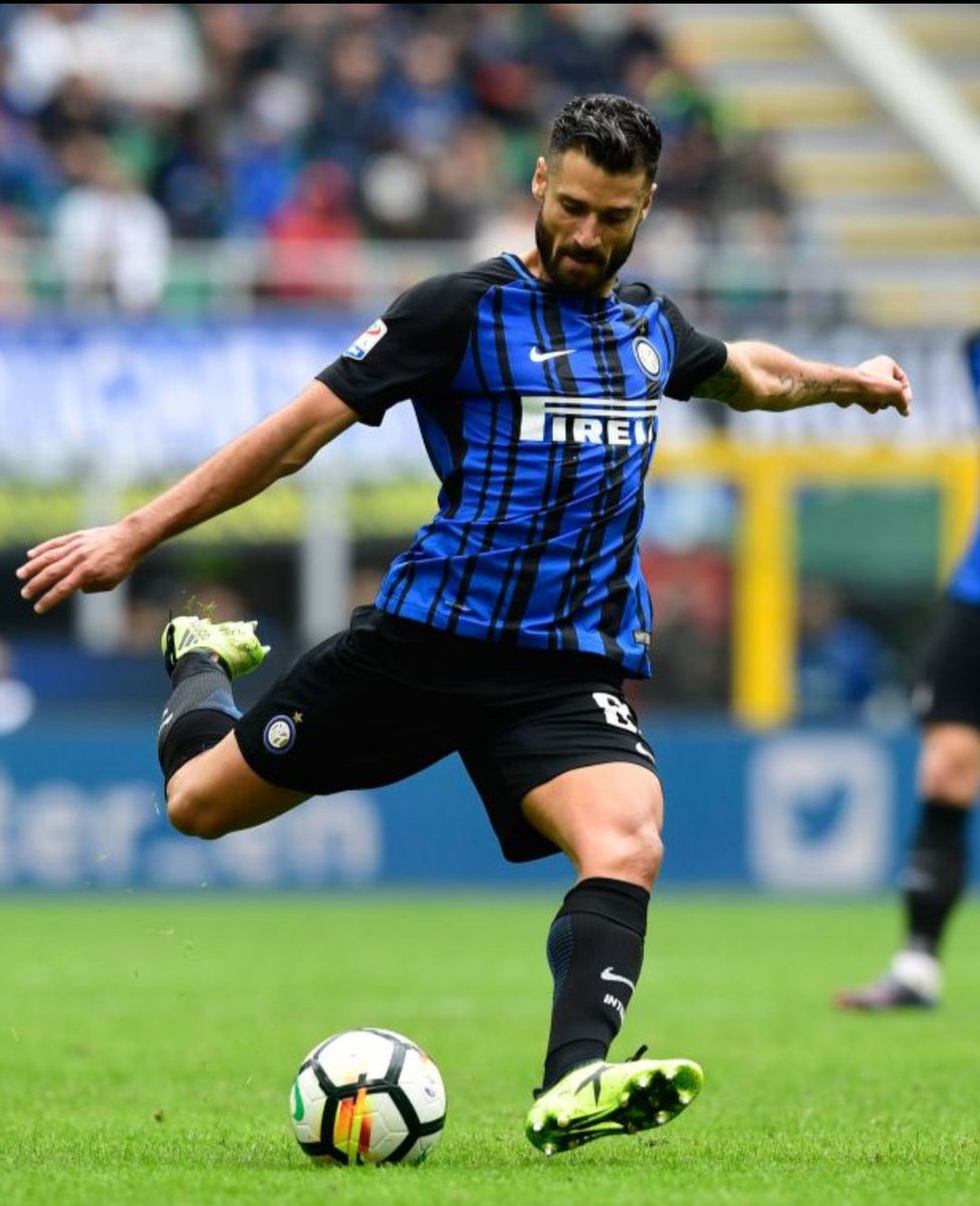 FcLg10's tweet photo. Si proprio lui, una macchina da cross. Già 5 assist in campionato, 555 cross totali, "capocrossista" in Europa, nel mondo scusate.
Antonio Candreva : " @UDiamoli non può dormire sogni tranquilli, ho in serbo per lui qualcosa di speciale, #cross al volo". https://t.co/6DwpKv459e