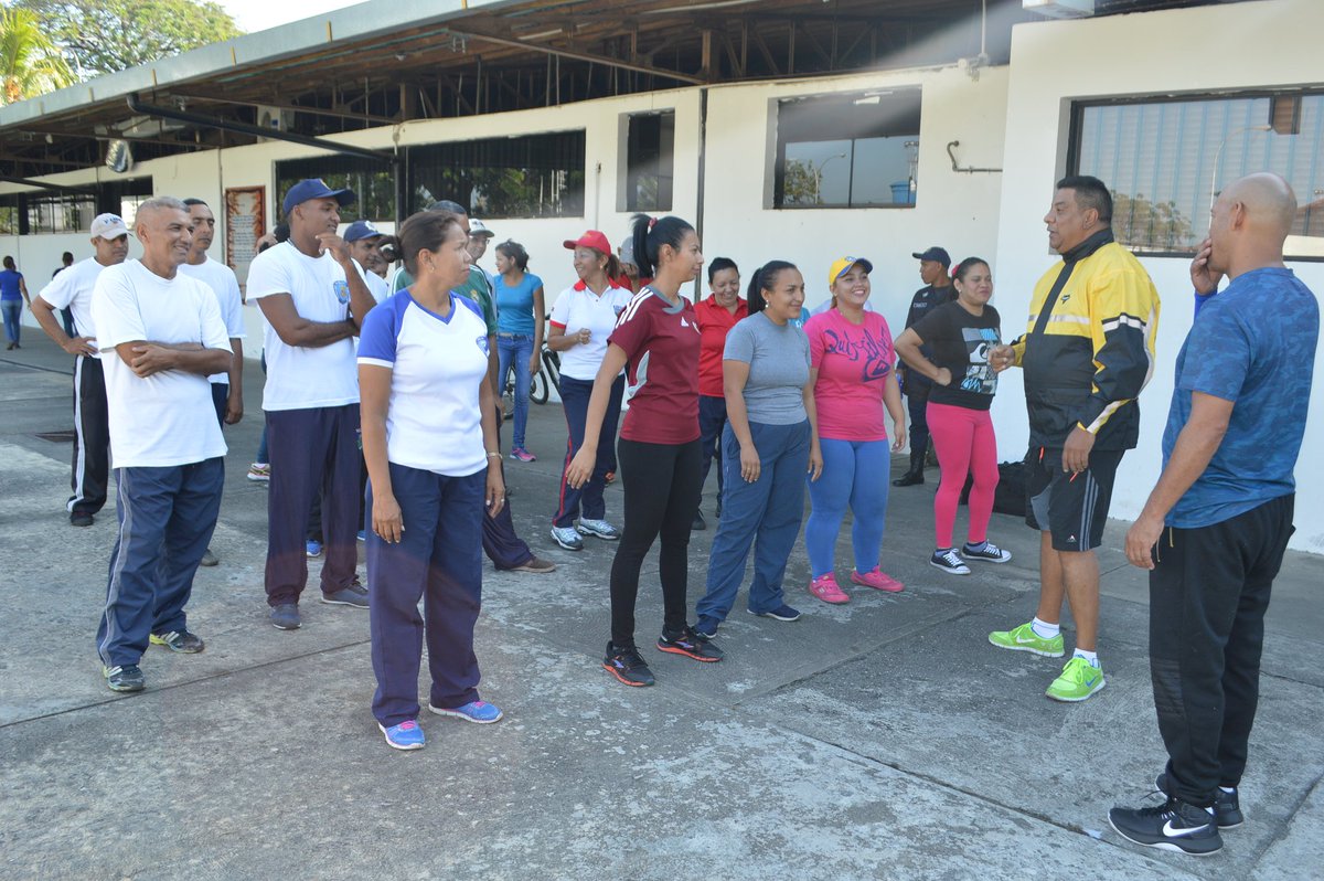 PoliciaCojedes's tweet image. En espera del candidato Rafael Alemán para inicio de actividad deportiva organizada por la Secretaria de Seguridad Ciudadana