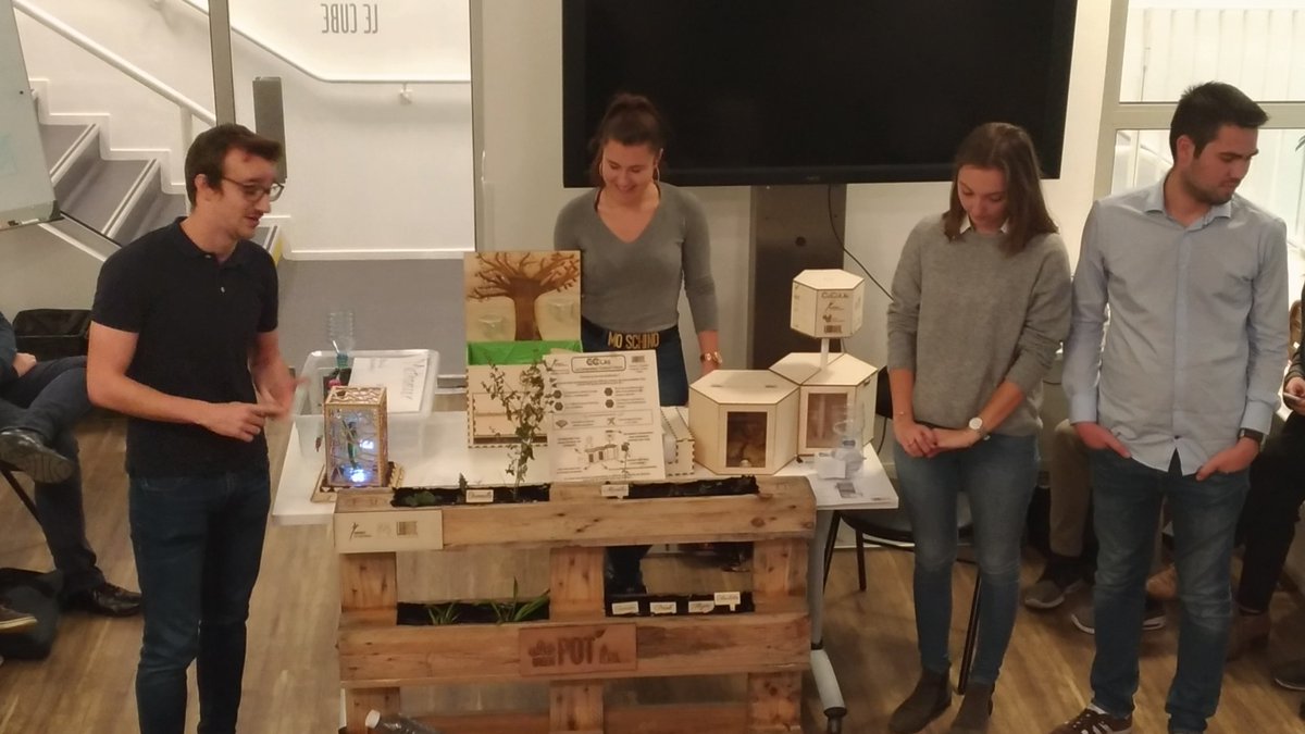 JessicaAwini's tweet photo. Pitch Greenpot#MoisESS17 @UniversiteCergy https://t.co/aoyB9P6Hpv