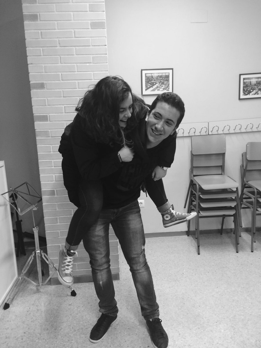 Tamarpit00's tweet photo. Gràcies música per aquestes persones! #santaceci https://t.co/R2HPk9YHwB