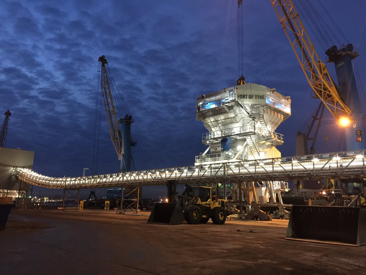 TotalProjectInt's tweet image. Progress down at the port. Great work all round.@Port_of_Tyne #construction
